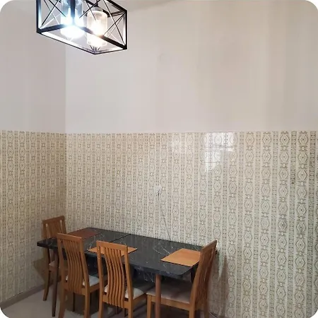 Away From - 3br - 14' Walk To Port Apartment