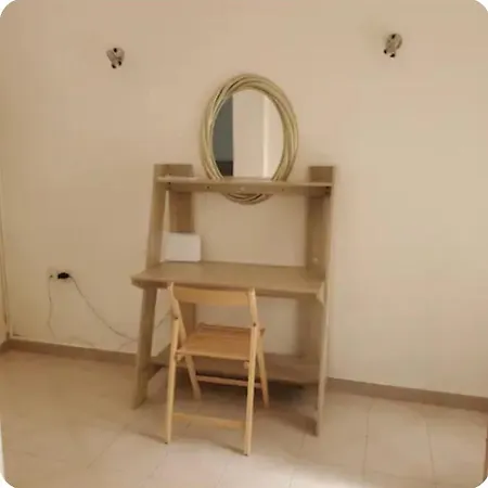 Away From - 3br - 14' Walk To Port Apartment